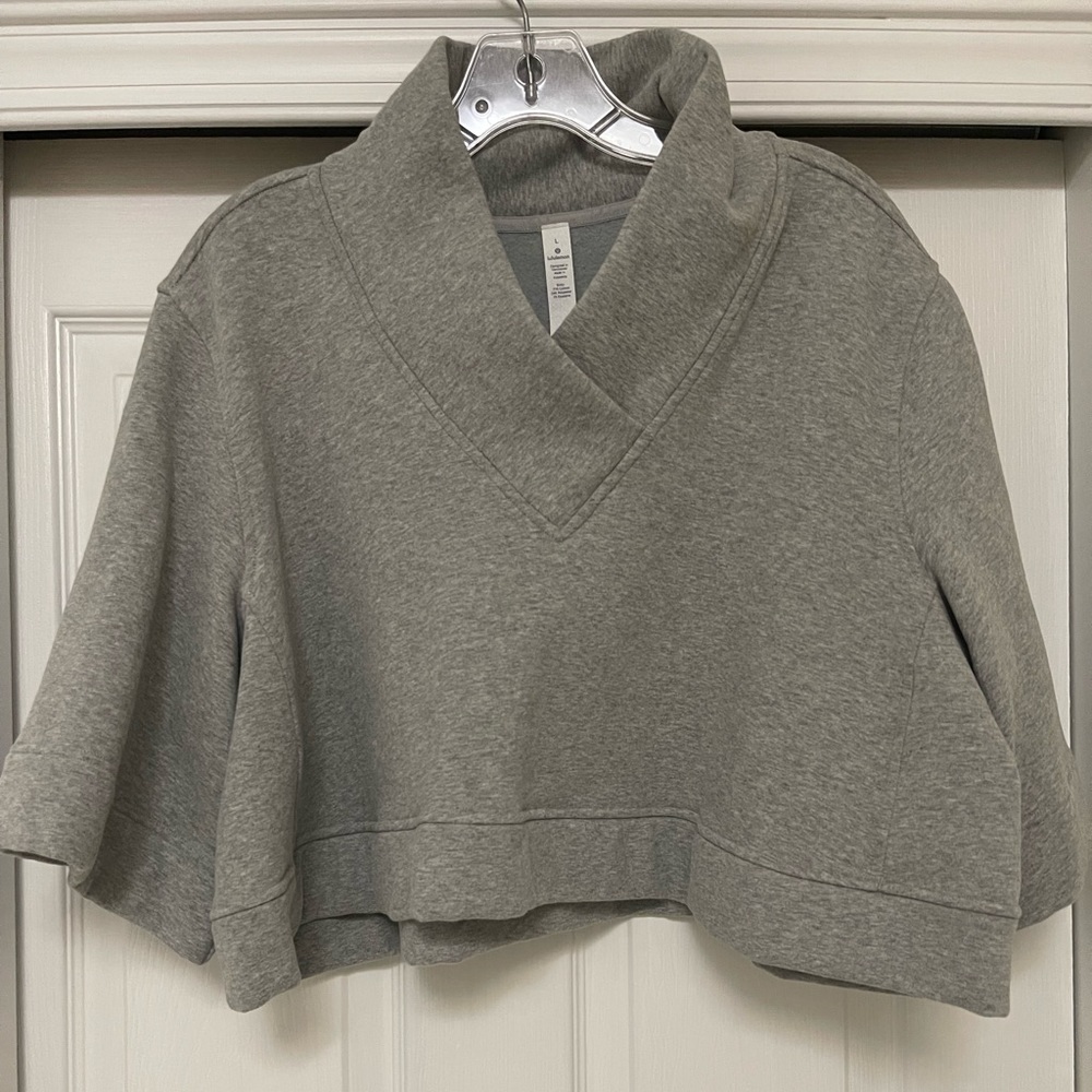 GREY LULUEMON TOP